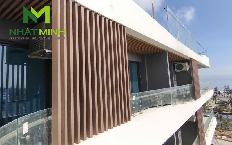 Thi công lam chắn nắng gỗ nhựa, trần nhôm Austrong dự án Hanvet Hotel