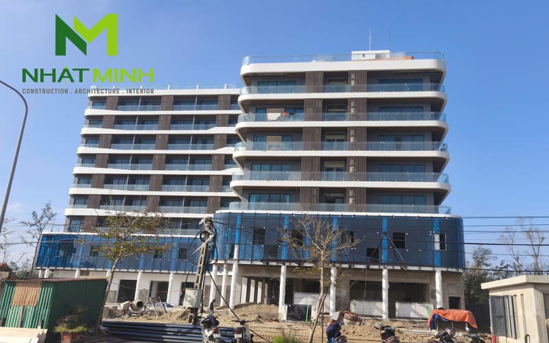 Thi công lam chắn nắng gỗ nhựa, trần nhôm Austrong dự án Hanvet Hotel