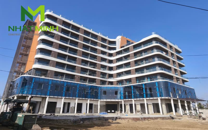 Thi công lam chắn nắng gỗ nhựa, trần nhôm Austrong dự án Hanvet Hotel