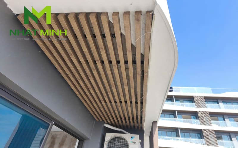 Thi công lam chắn nắng gỗ nhựa, trần nhôm Austrong dự án Hanvet Hotel