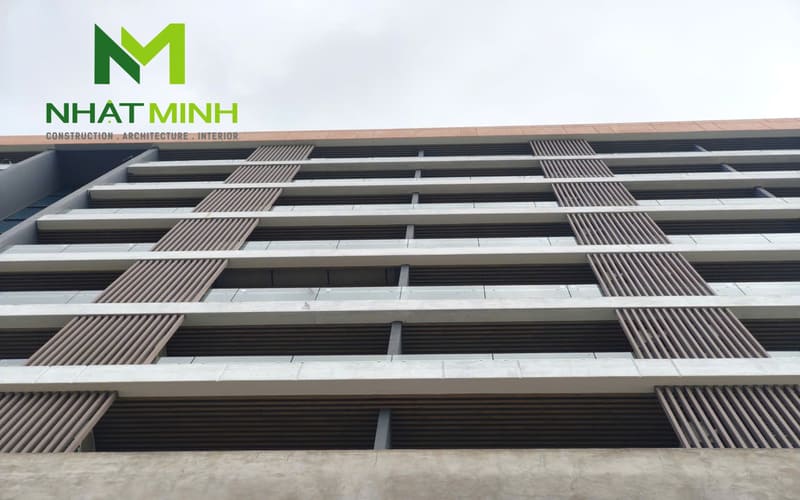 Thi công lam chắn nắng gỗ nhựa, trần nhôm Austrong dự án Hanvet Hotel