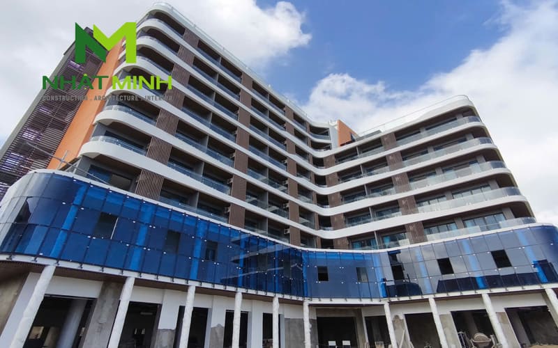 Thi công lam chắn nắng gỗ nhựa, trần nhôm Austrong dự án Hanvet Hotel