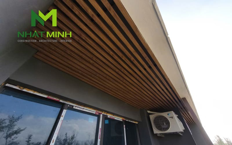 Thi công lam chắn nắng gỗ nhựa, trần nhôm Austrong dự án Hanvet Hotel