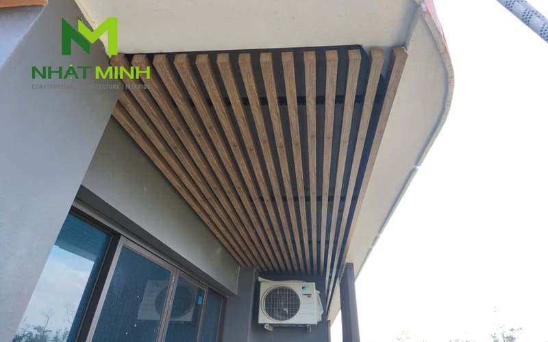 Thi công lam chắn nắng gỗ nhựa, trần nhôm Austrong dự án Hanvet Hotel