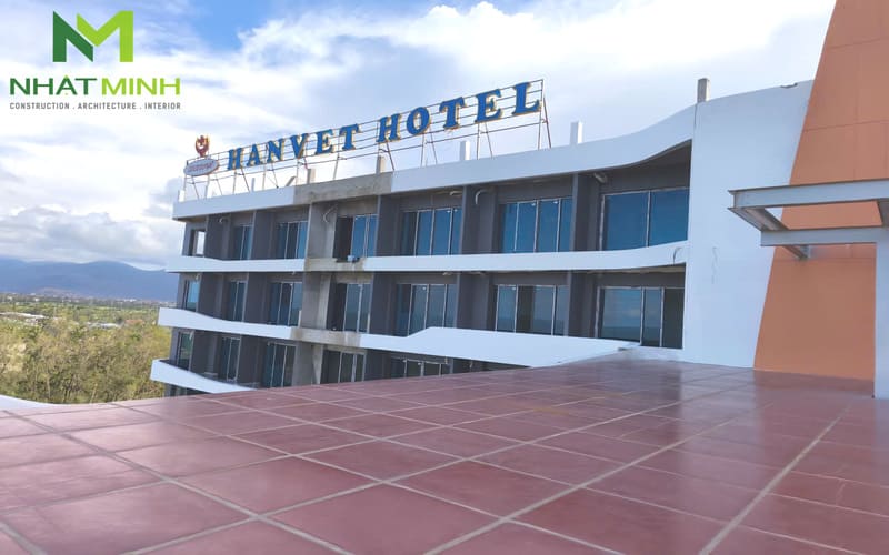 Thi công lam chắn nắng gỗ nhựa, trần nhôm Austrong dự án Hanvet Hotel