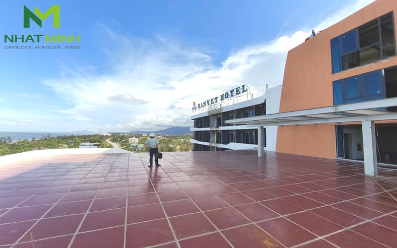 Thi công lam chắn nắng gỗ nhựa, trần nhôm Austrong dự án Hanvet Hotel