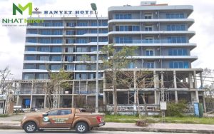 Thi công lam chắn nắng gỗ nhựa, trần nhôm Austrong dự án Hanvet Hotel