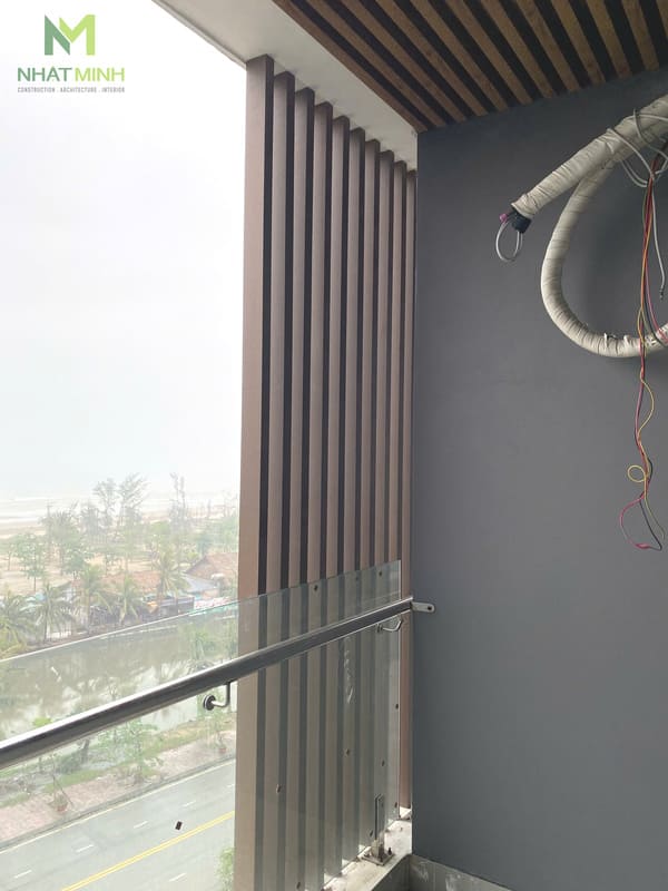 Thi công lam chắn nắng gỗ nhựa, trần nhôm Austrong dự án Hanvet Hotel
