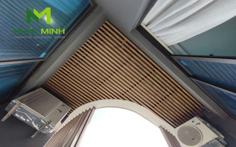 Thi công lam chắn nắng gỗ nhựa, trần nhôm Austrong dự án Hanvet Hotel