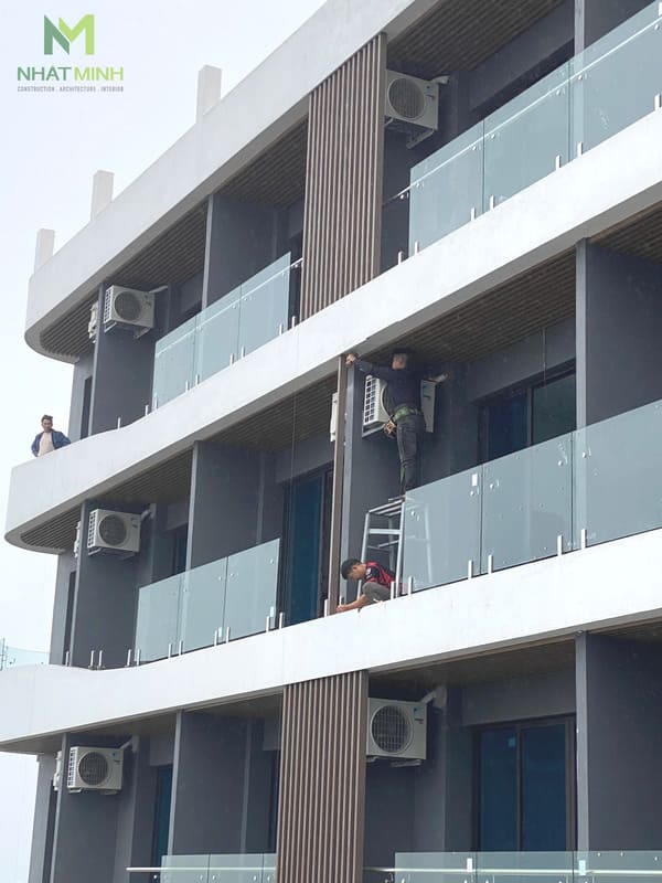 Thi công lam chắn nắng gỗ nhựa, trần nhôm Austrong dự án Hanvet Hotel