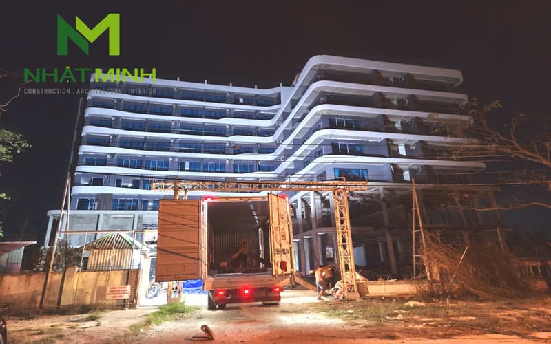 Thi công lam chắn nắng gỗ nhựa, trần nhôm Austrong dự án Hanvet Hotel
