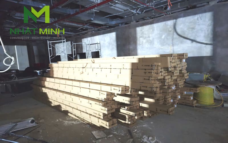 Thi công lam chắn nắng gỗ nhựa, trần nhôm Austrong dự án Hanvet Hotel