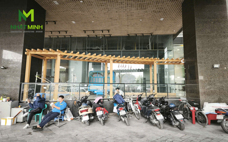 Thi công giàn lam gỗ nhựa ngoài trời cho Flow Haus Coffee, Hà Nội